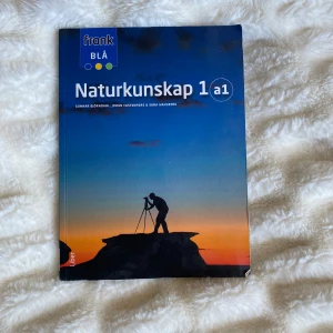 Naturkunskap 1a1 - Upptäck naturvetenskap på ett inspirerande sätt! Den här boken är anpassad för gymnasiet och tar upp ämnen som hållbar utveckling. Perfekt för dig som vill förstå världen och naturen omkring dig🌸