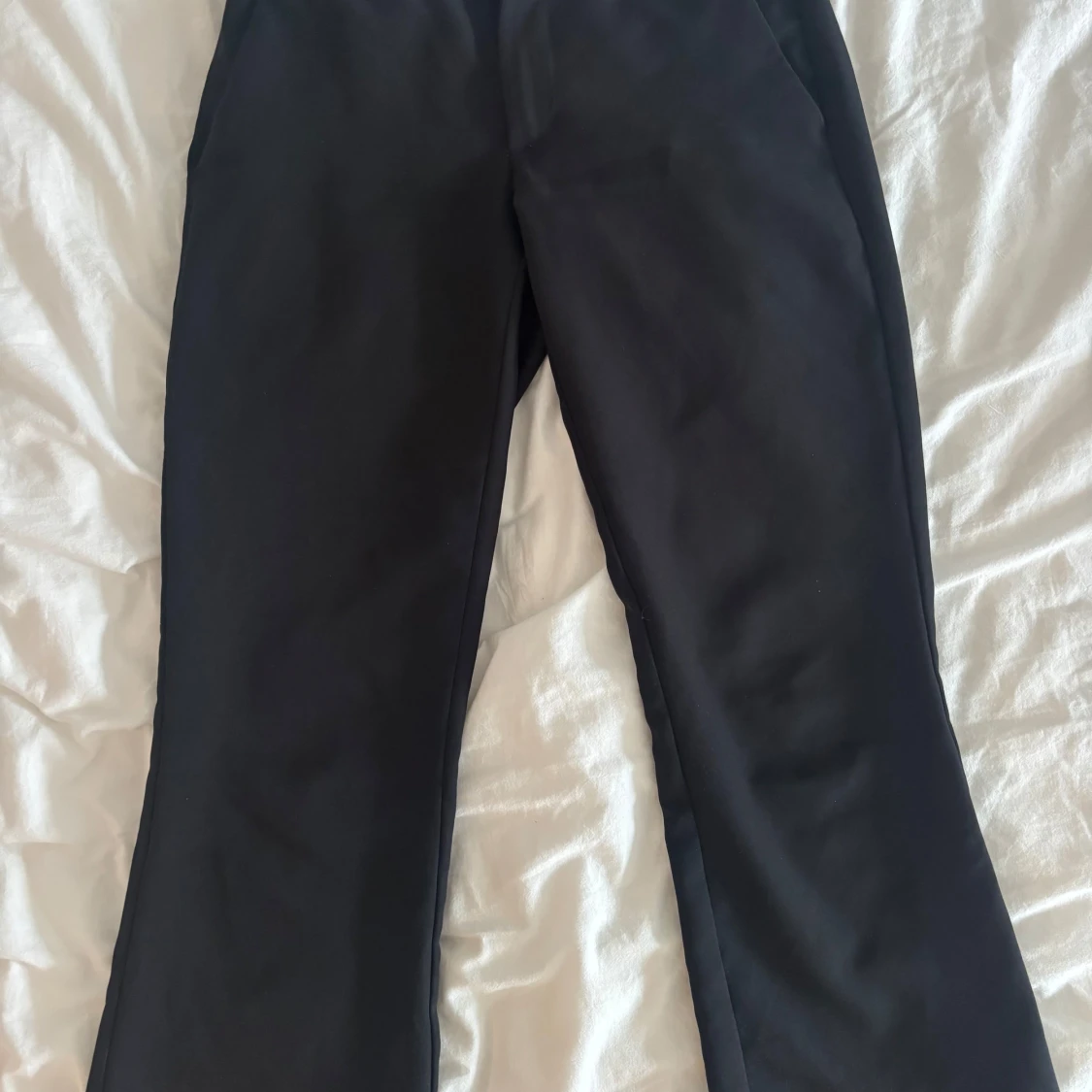 Svarta kostymbyxor från Bikbok - 3