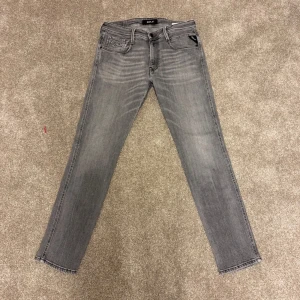 Replay anbass jeans - Replay anbass jeans- slim fit passform. Storlek W/32 L/32 - nypris runt 1700