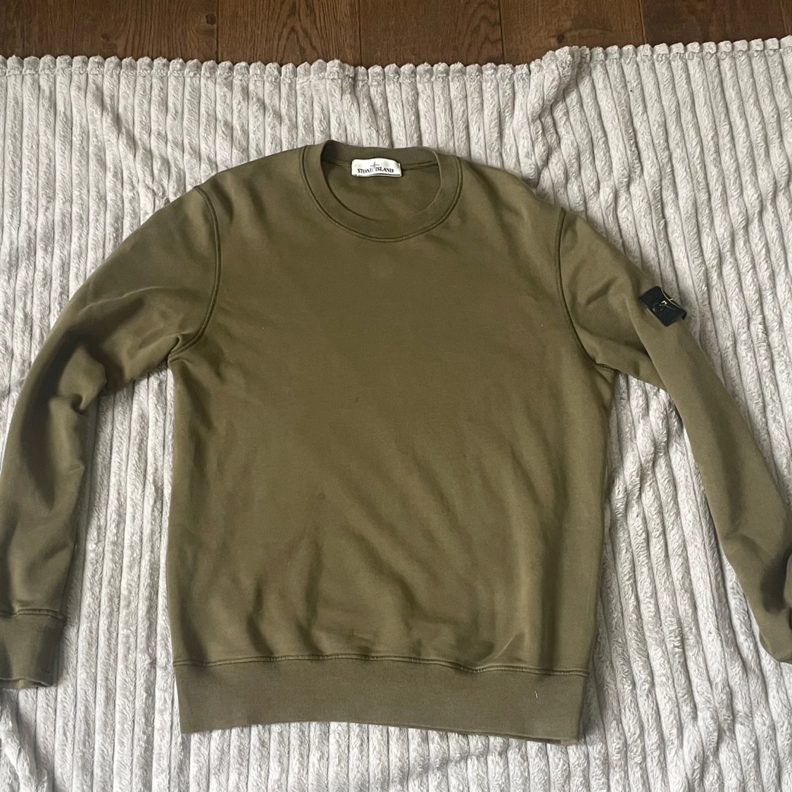 Olivgrön Stone Island sweatshirt