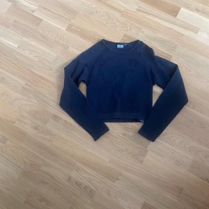 Träningströja - Svart träningströja från mm sports i storlek xs/s. Använt fåtal gånger.