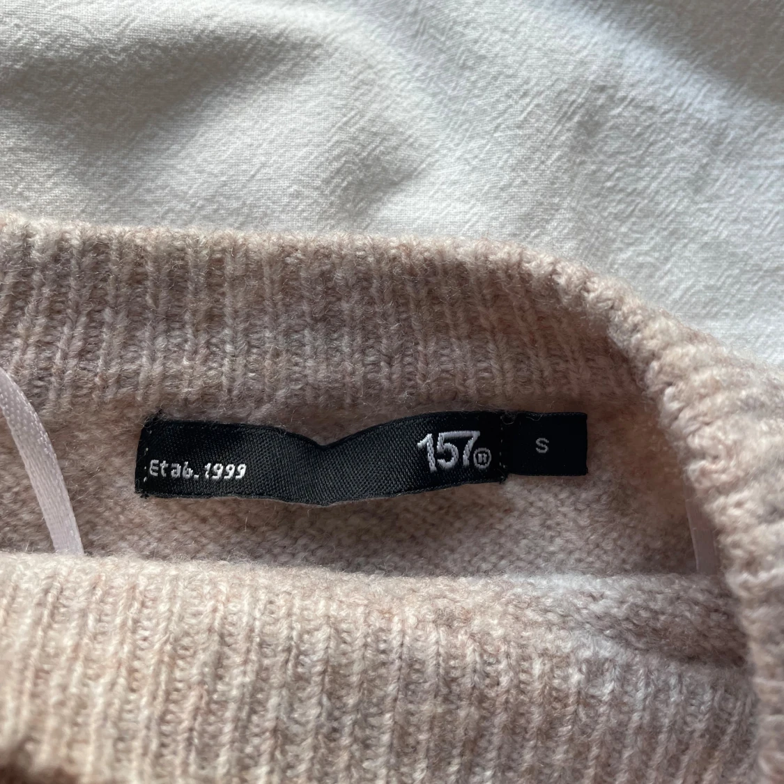 Beige stickad tröja från 157 - 1