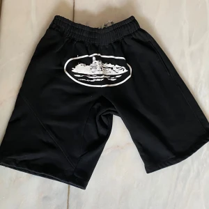 Svarta shorts från corteiz  - Svarta shorts från corteiz(ej äkta)