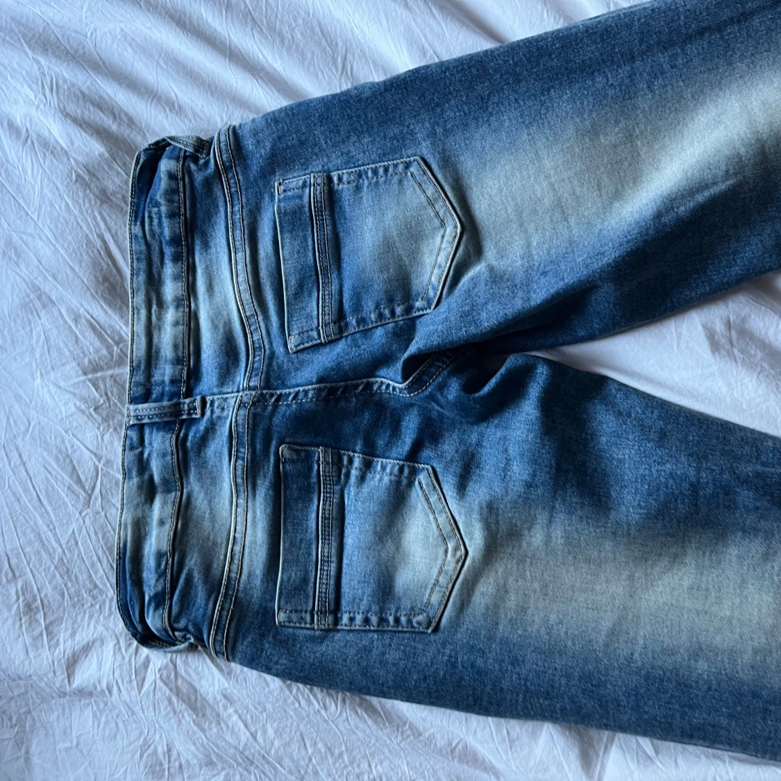Blå bootcut jeans från Gina Tricot - 2
