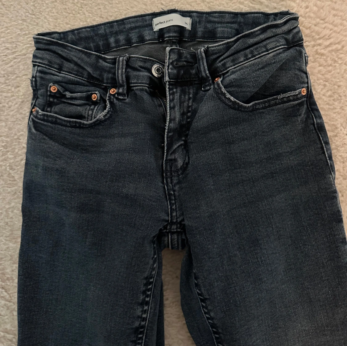 Mörkblåa bootcut jeans  - 2