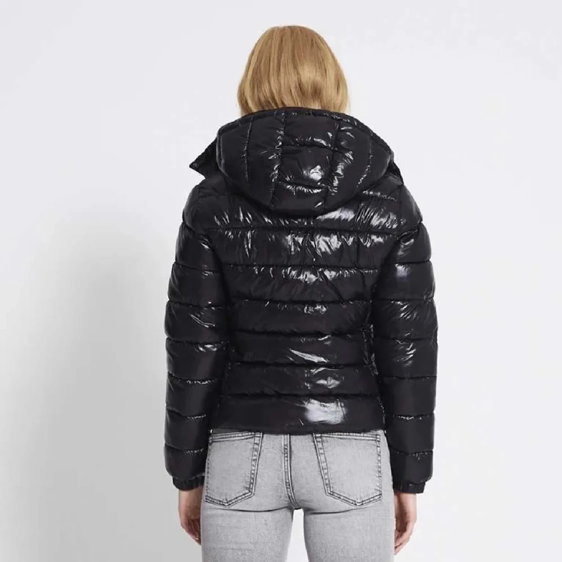 Svart glansig pufferjacka  - 1