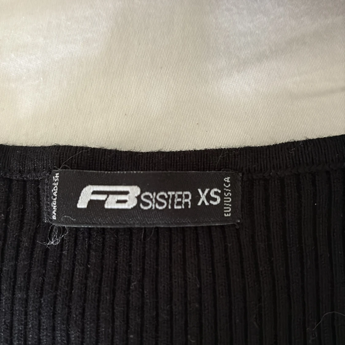 Svart ribbad klänning FB Sister XS - 2