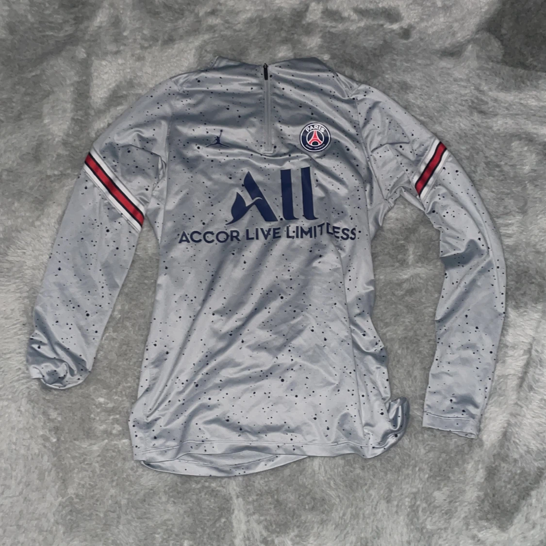 Grå långärmad PSG x Jordan fotbollströja