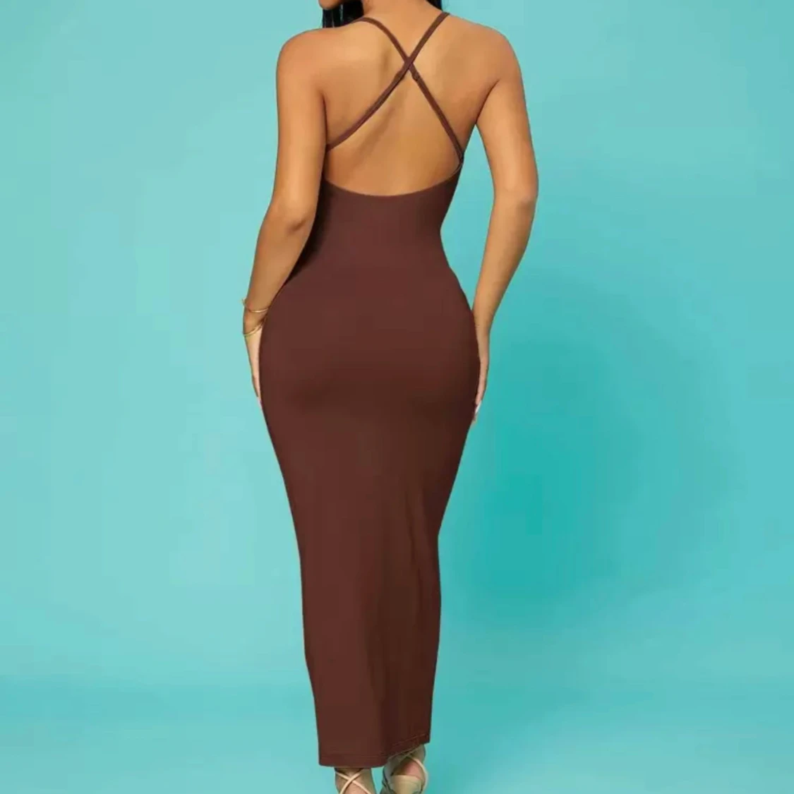 Brun långklänning med smala axelband - 1