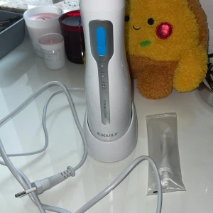 Powerflosser - Powerflosser(tandtrådsspruta) från EKULF. Perfekt för rengöring mellan tänderna och kommer med laddare och ett munstycke.