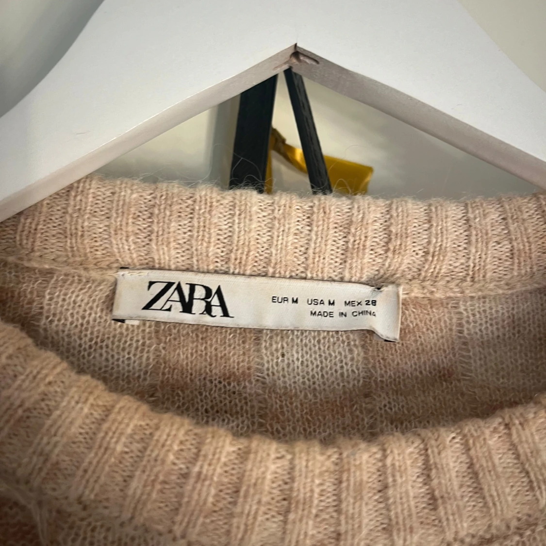 Beige stickad tröja från Zara - 3