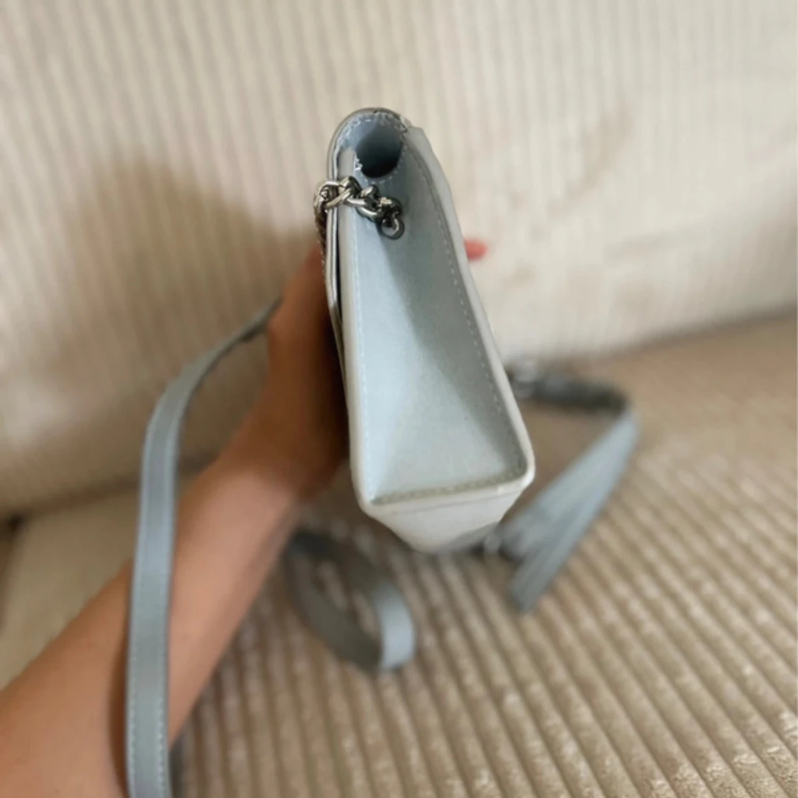 Ljusblå axelväska med silverdetaljer - 3