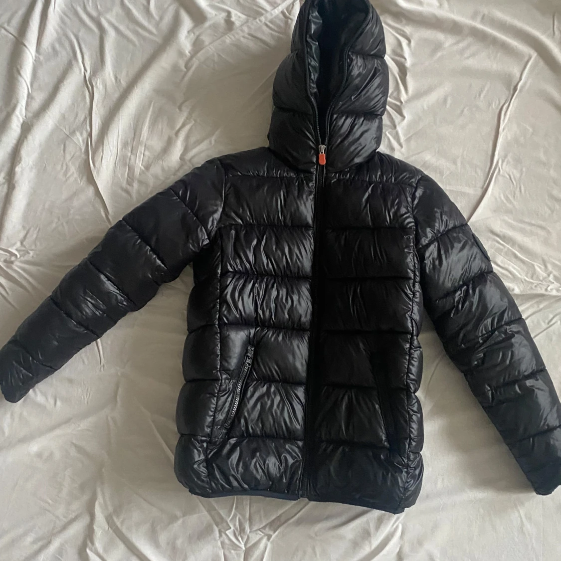 Svart pufferjacka från Save The Duck