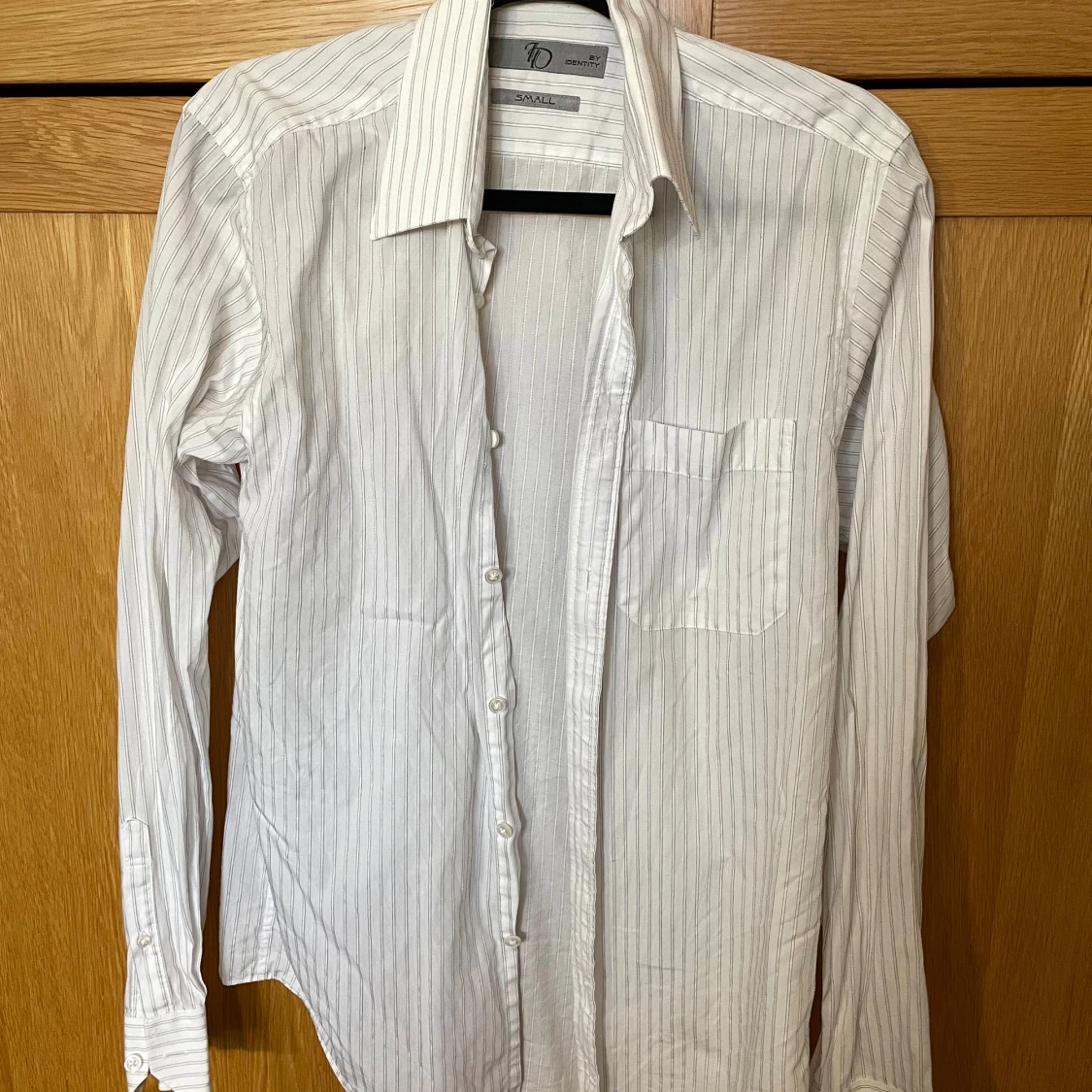 Vit randig skjorta från Identity - 1