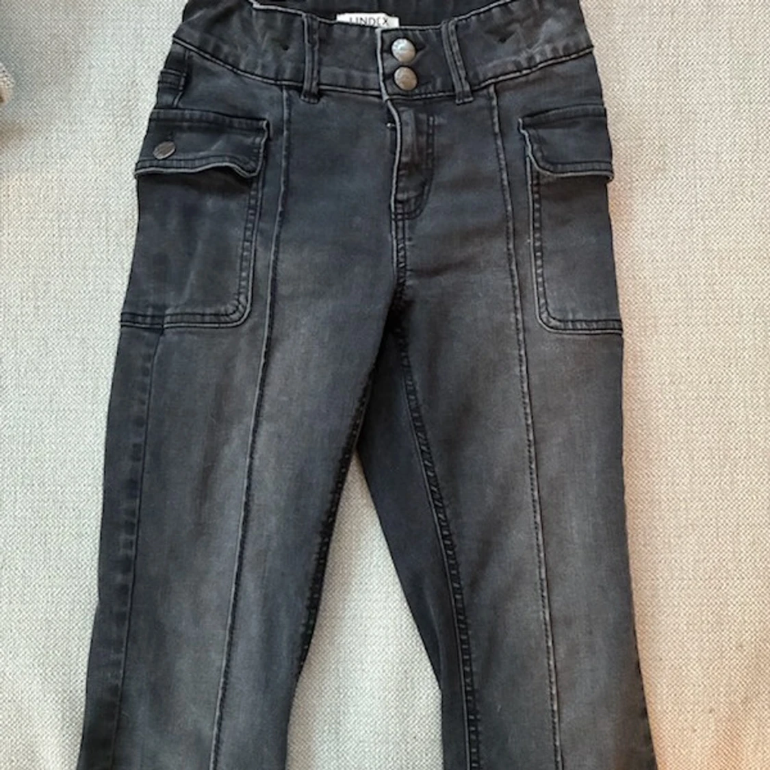 Svarta cargopants från Lindex, stl 152 - 1