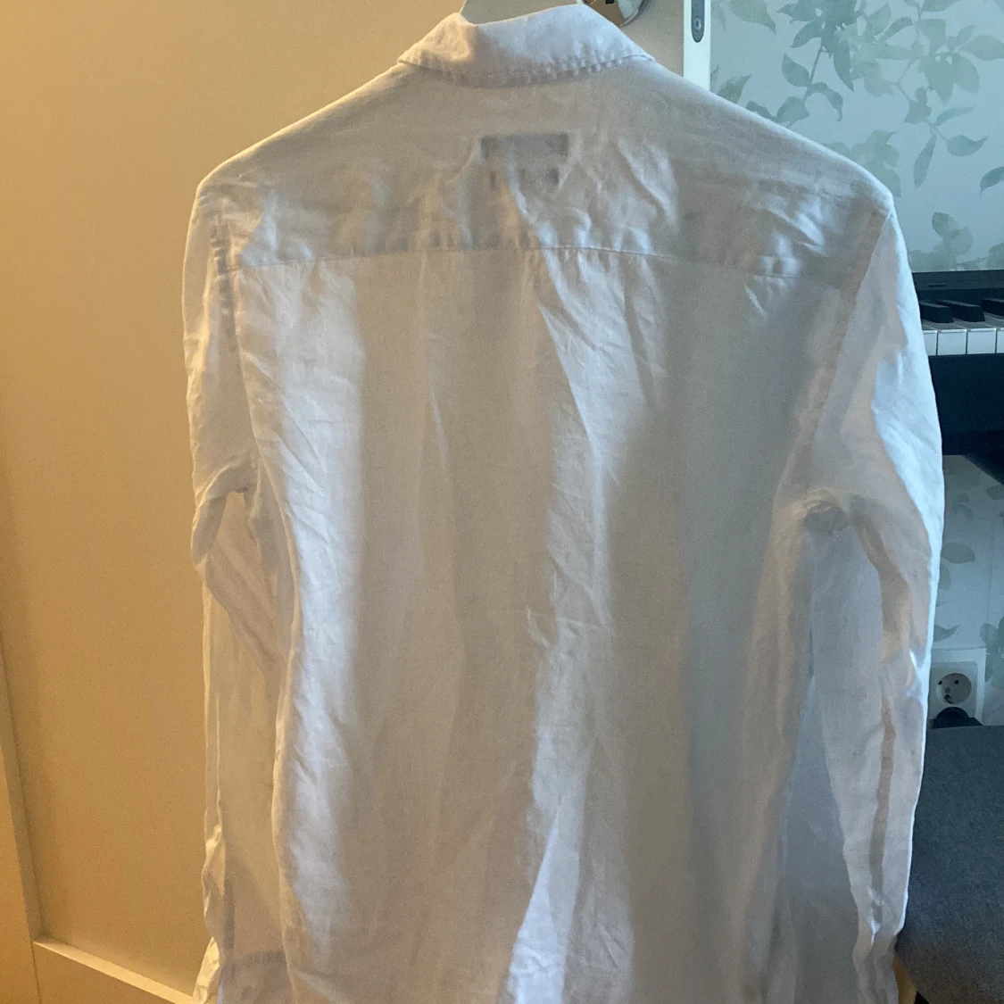 Vit linneskjorta från Massimo Dutti - 3