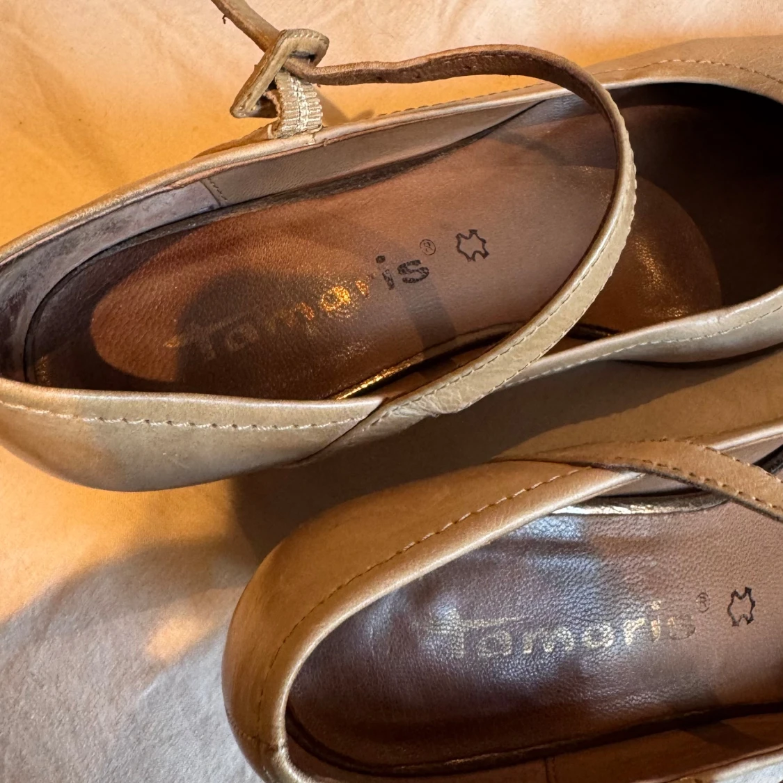 Beige Mary Jane-klackar från Tamaris - 1