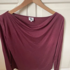 Vinröd topp från Twist & Tango - Vinröd långärmad topp från Twist & Tango❤️ skriv för frågor eller prisförslag