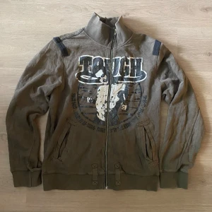 Tröja med tryck - Tröja med dragkedja och tryck