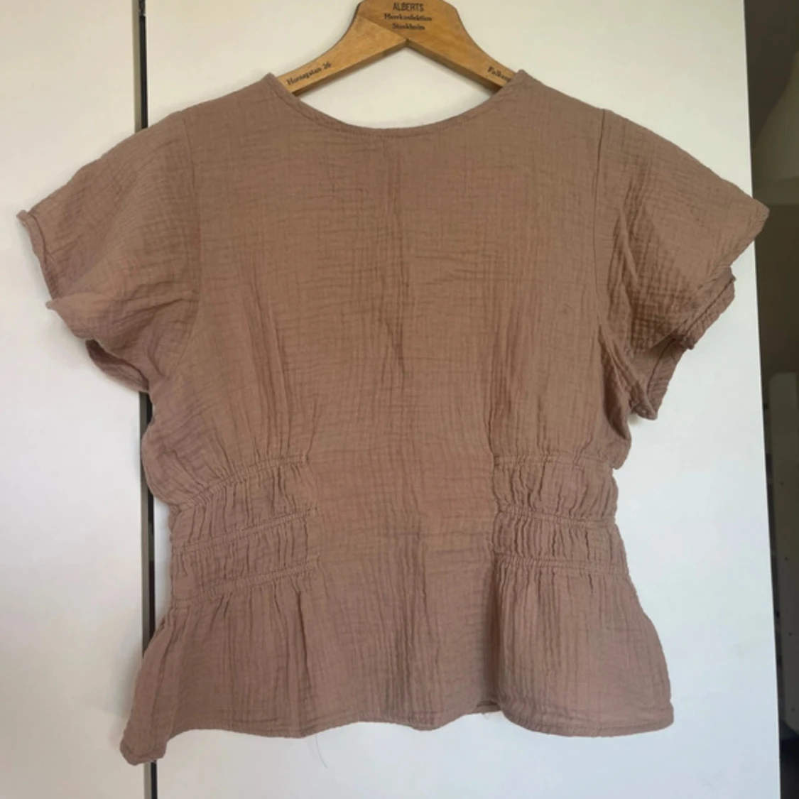 Söt beige blus