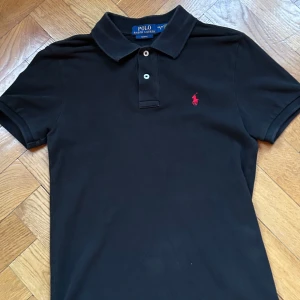 Polo pike - Polo ralph lauren pike|svart|äkta|fint skicka inga defekter| skriv vid minsta fråga