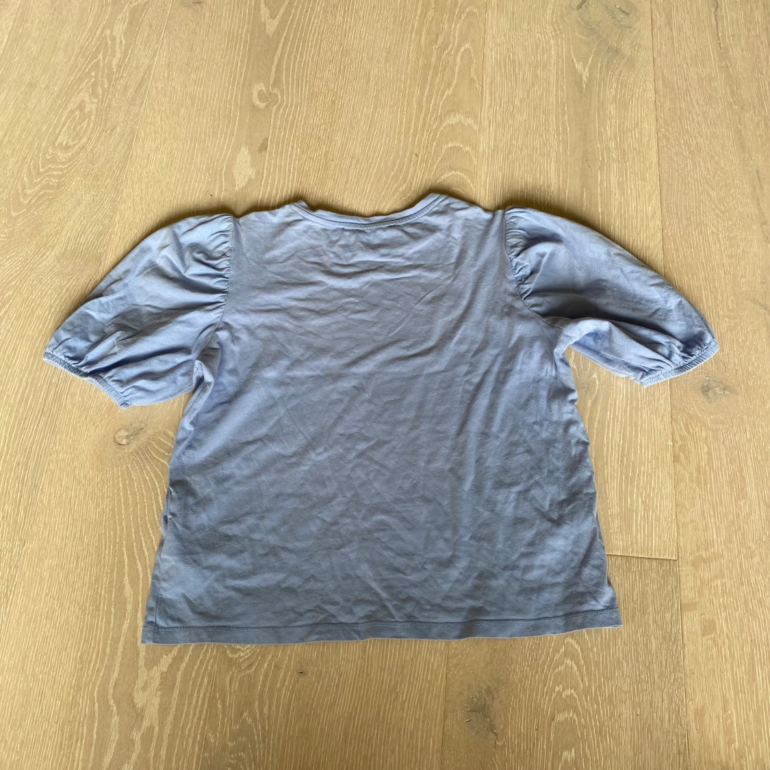 T-shirt med puffärmar - 3