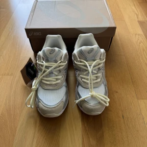 Acis Gel NYC Cream  - Jag brukar vanligtvis ha storlek 42, dessa är i 42 men dom var lite för små, så de passar 41 istället. O