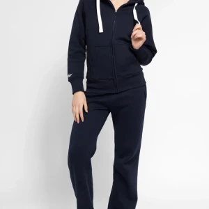 Rusemerch sett - Säljer nu mitt fina blå rusemerch sett som nästan är helt nytt i storlek xs i tröja och byxor