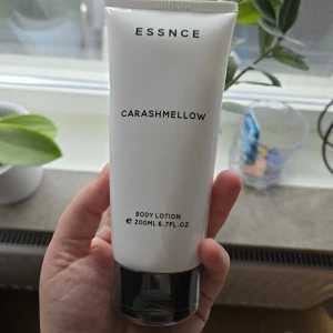 Carashmellow body lotion - Body lotion från Essence. Inplastad, oöppnad. Kan fixa fri frakt idag.