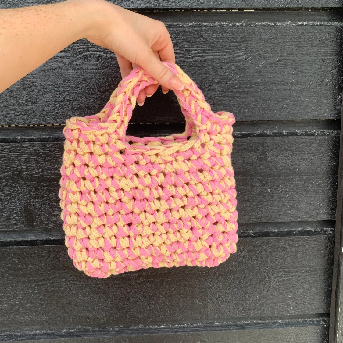 Handgjord virkad handväska rosa/gul - 1
