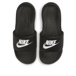 Helt nya Nike tofflor - Säljer Nike tofflor billigt, helt oanvända etikett på. Nypris 300kr, priset ÄR hugget i sten.