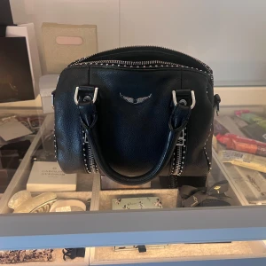  Zadig & Voltaire väska  - Sunny bag i medium storleken. Fint skick. Sparsamt andvänd💖🌼