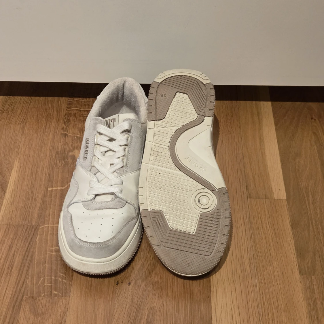 Vita sneakers från Gant i skinn och mocka - 3