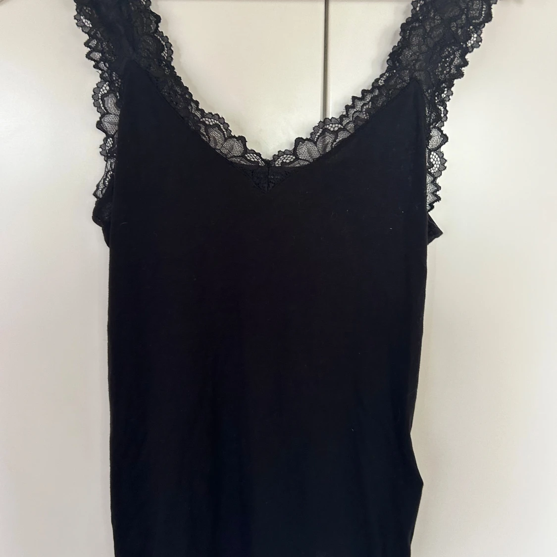 Spets linne, Vera Moda