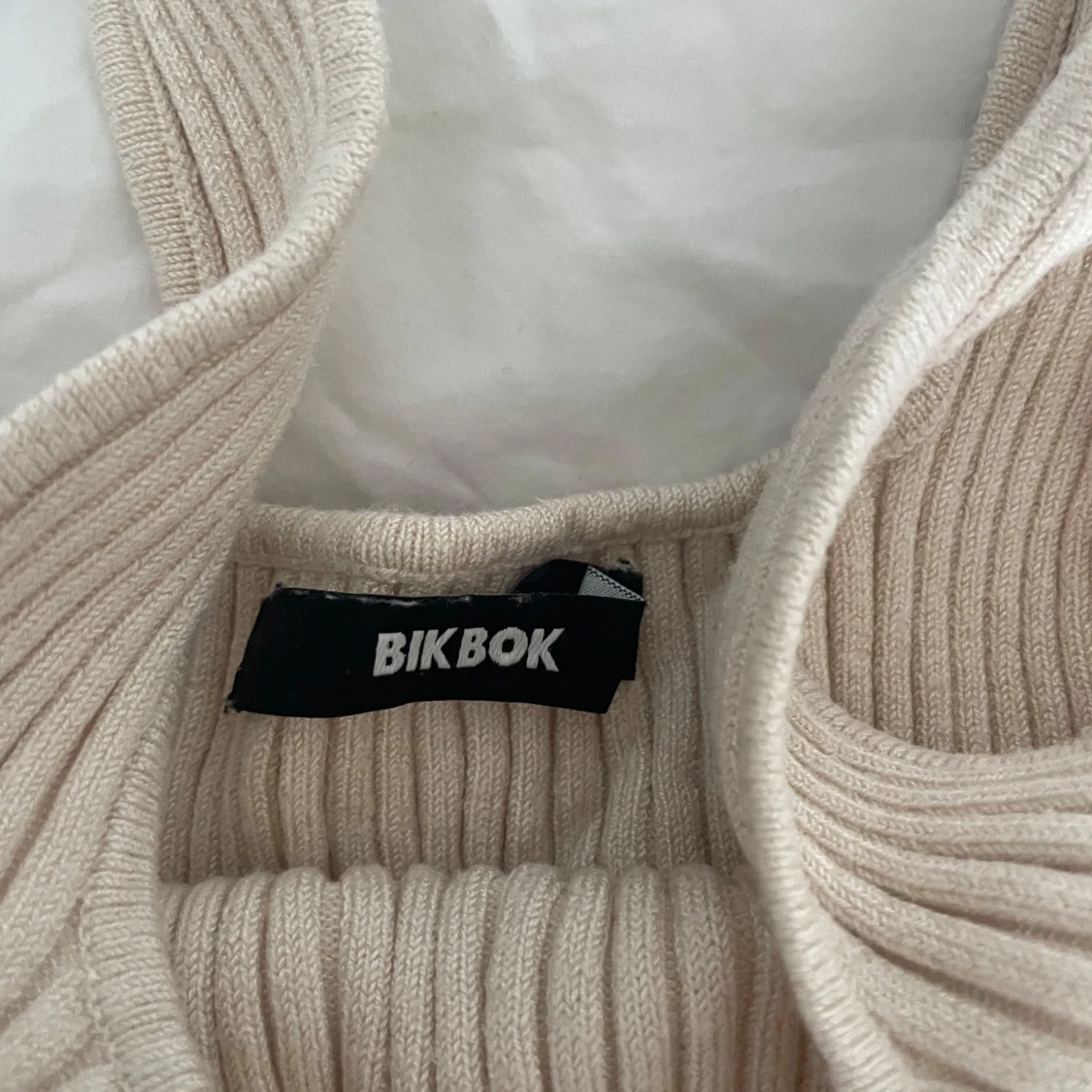 Beige ribbad linnetopp - 1