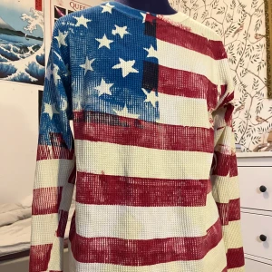 Långärmad tröja med USA-flagga - Vintage longsleeve med Usa-flagga som tryck, ganska tunnt tyg 