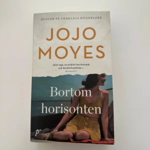 Bortom horisonten - En gripande roman som bygger på verkliga händelser. Perfekt för dig som gillar starka berättelser om relationer, livsval och nya möjligheter. Omslaget utstrålar sommar, frihet och äventyr – en bok som passar unga vuxna som söker inspiration och känslor.