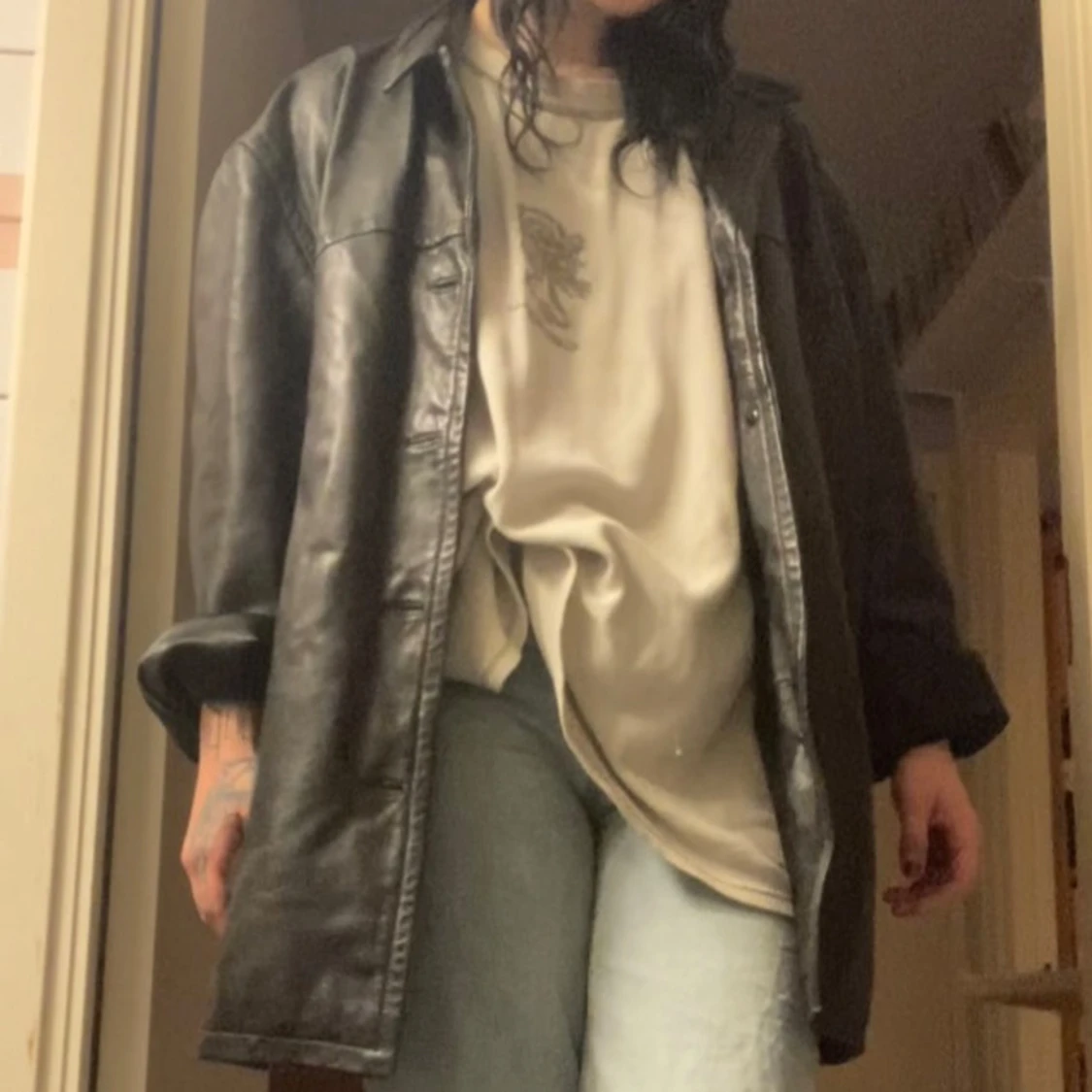 Svart skinnjacka från Hollies - 4