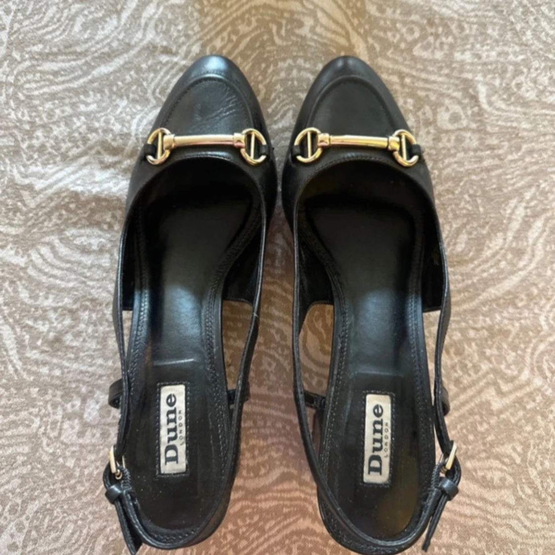 Svarta klackskor från Dune London