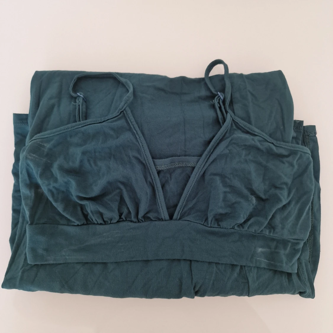 Mörkgrön set med croppad topp och kjol - 1