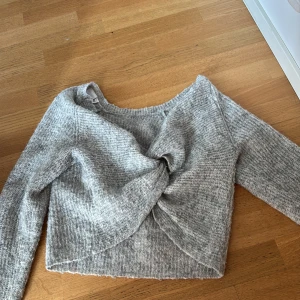 Jätte snygg stickad tröja - Jätte snygg oanvänd stickat tröja