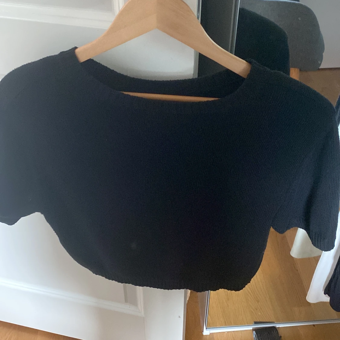 Svart croppad stickad topp H&M - 1