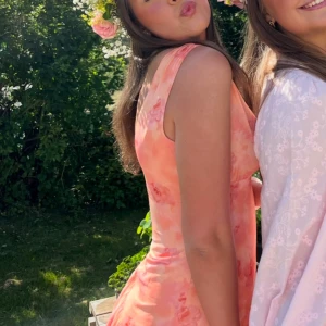 Toulouse Dress från Adoore - Säljer min superfina Toulouse Dress från Adoore!💕Endast använd en gång. Jätte fint skick!