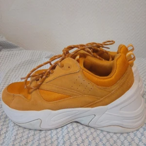 Fina sneakers  - Jätte snygga sneakers i storlek 37