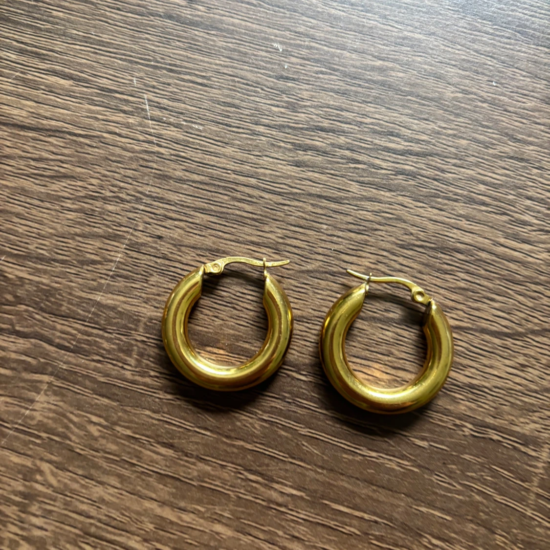 Guldiga chunky hoops örhängen - 2