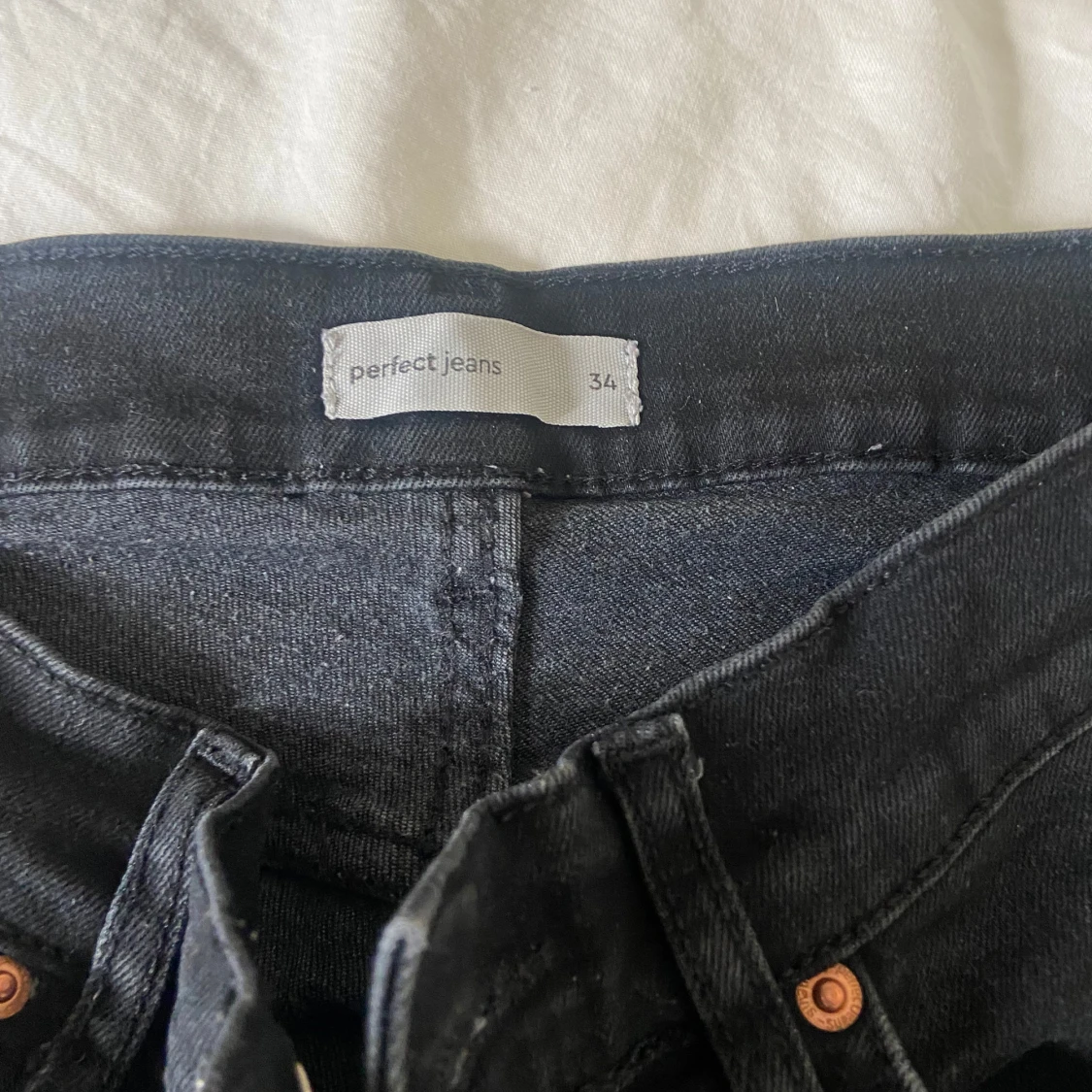 Svarta bootcut jeans  - 1