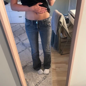 Lågmidjade bootcut jeans - Grå, lågmidjade bootcut jeans