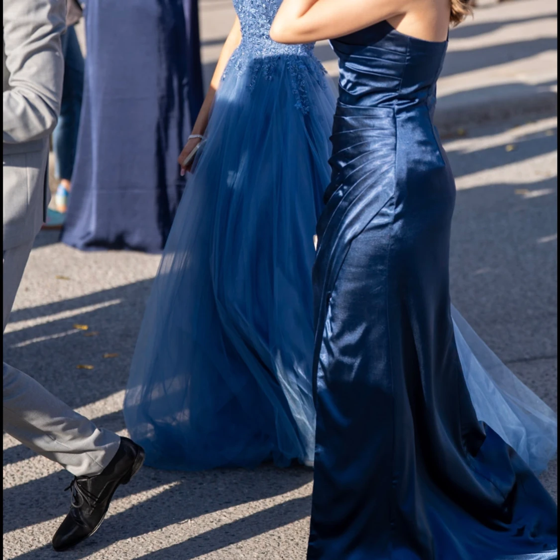 Mörkblå satin balklänning  - 1