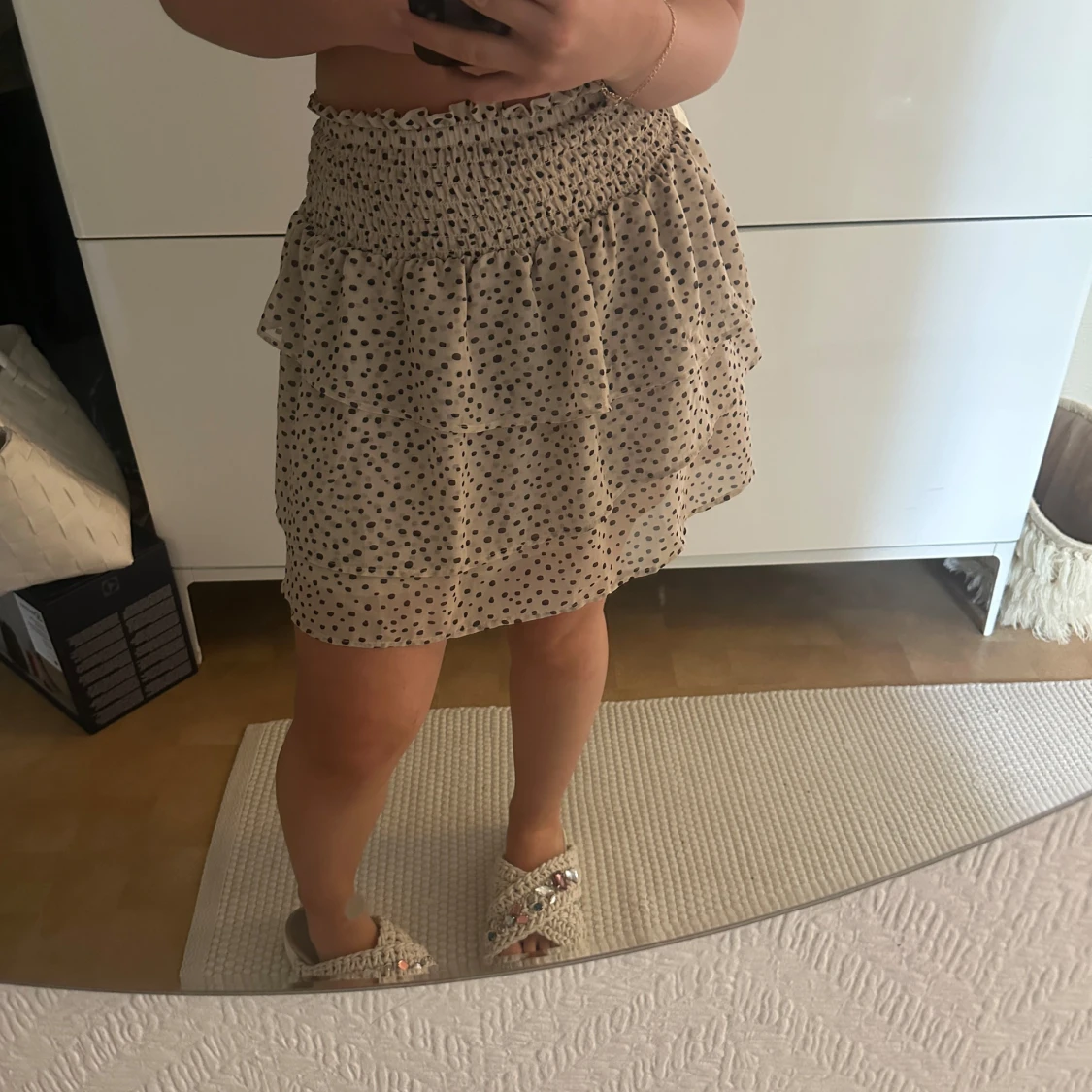 Beige prickig volangkjol - 1