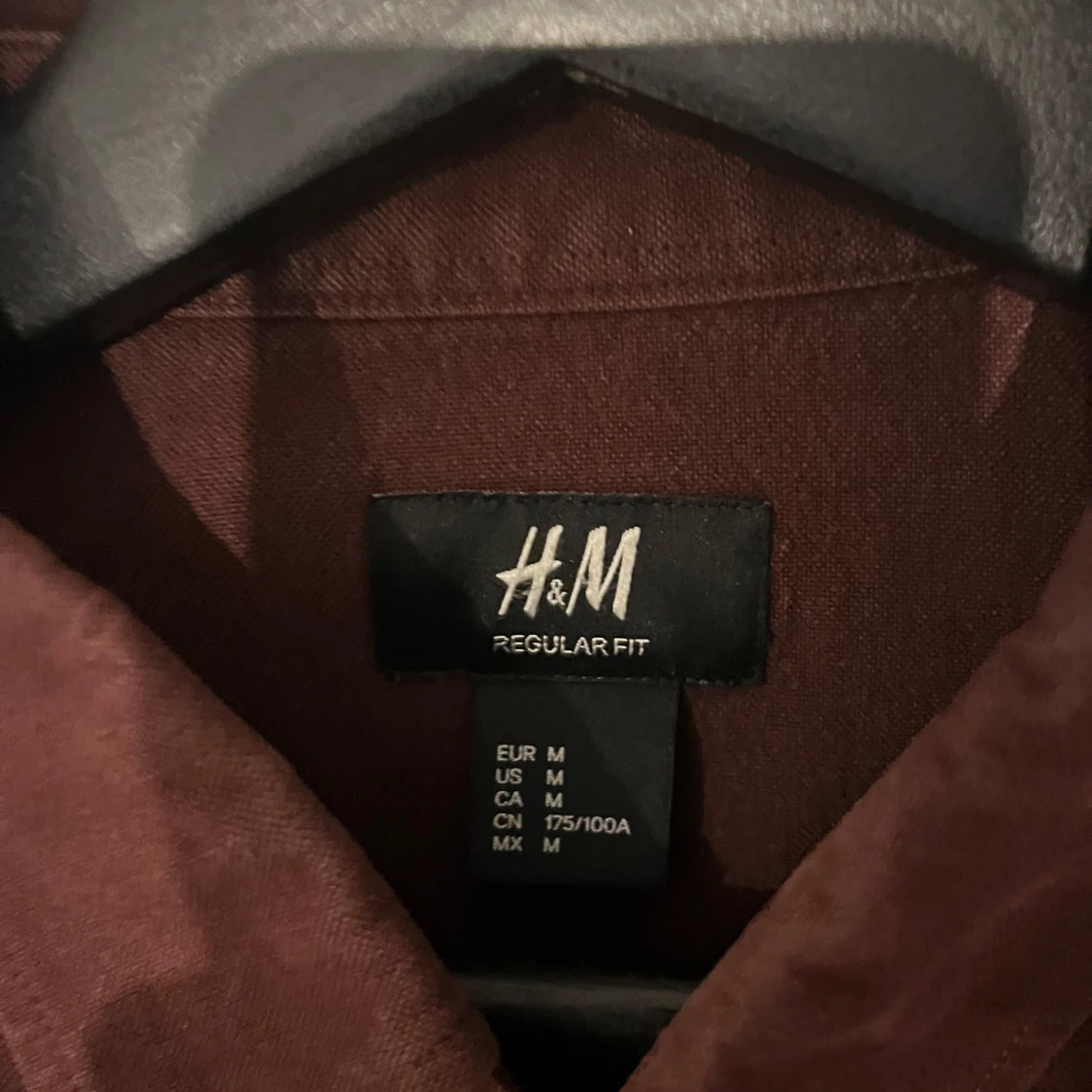 Vinröd skjorta från H&M, Regular Fit - 2